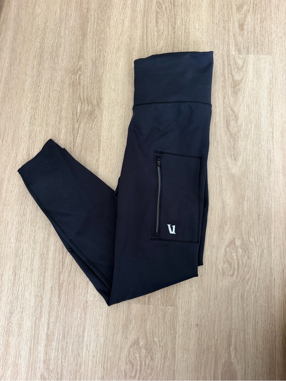 Vuori Black Evolve Zip Leggings with Side Pocket